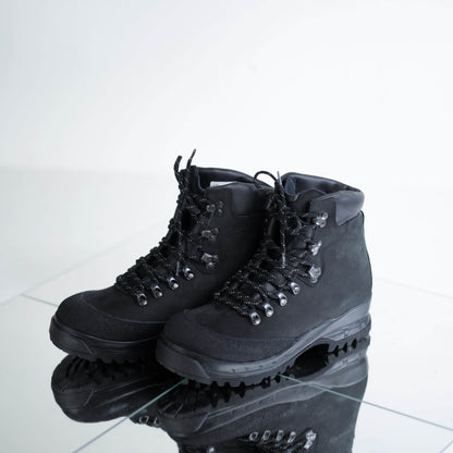 553P Black Hiking Boots