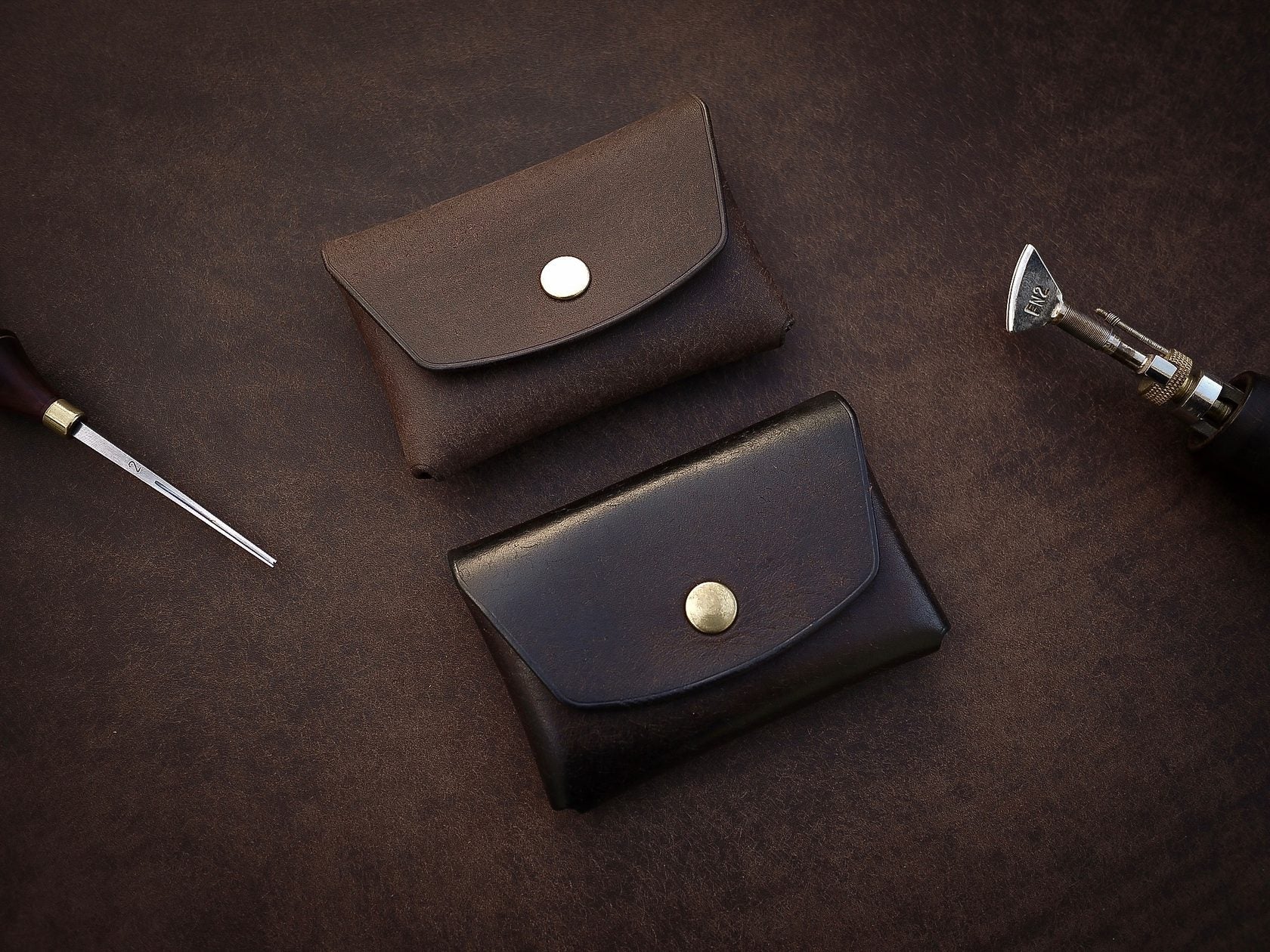 Button leather wallet - Dark Brown