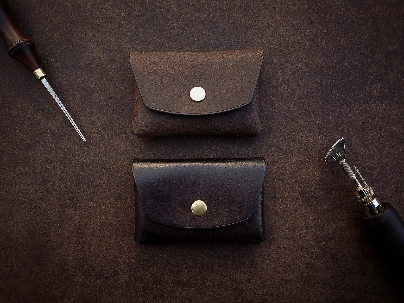 Button leather wallet - Dark Brown