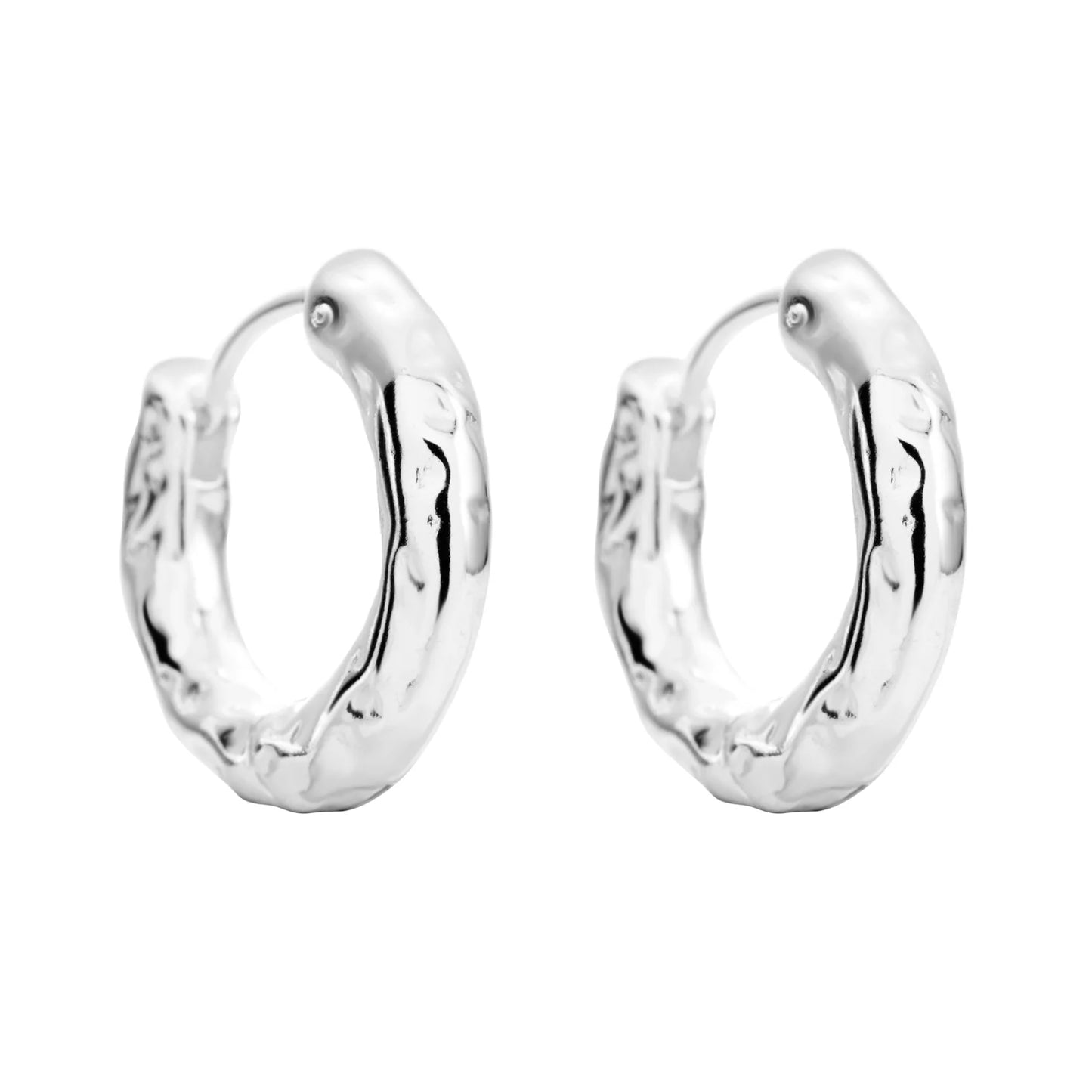 Recycled silver hoop earrings, hypoallergenic, elegant, minimalist design. Materials: 925 sterling silver, rhodium plated. Size: 17 x 17 mm. Weight: 2.9 g per earring.